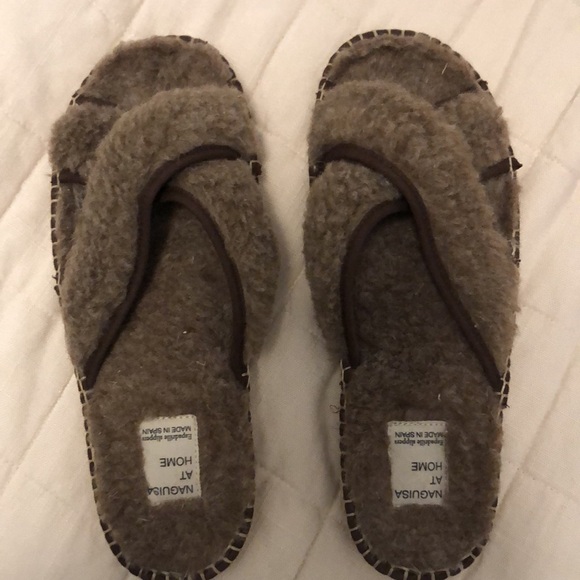 2 for $15 💞 Naguisa at Home Namai Shoe Slipper in Taupe - Picture 2 of 4